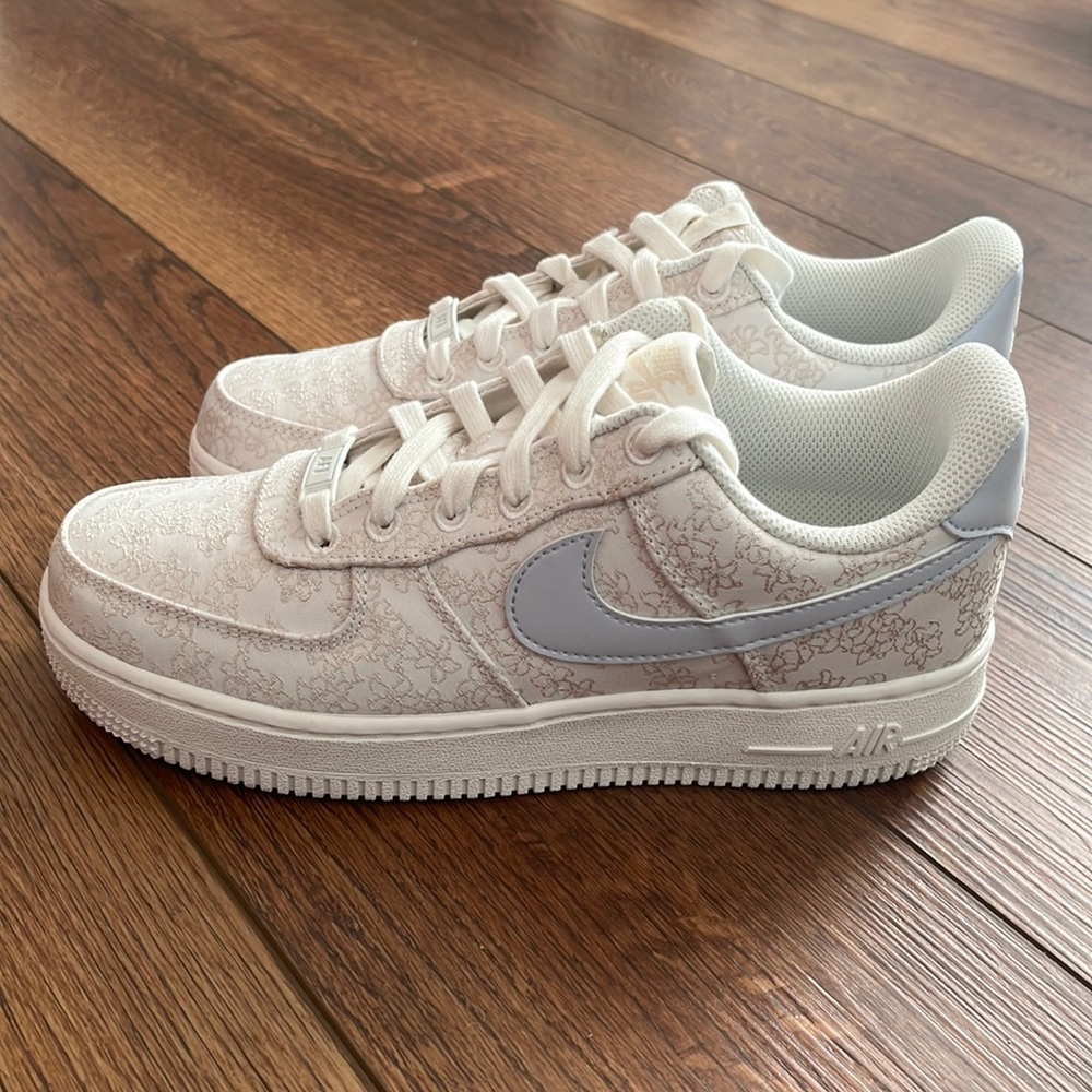 NEW Nike Air Force 1 '07 SE JACQ 'Flower Embroidery' DR6402-900 Women's Size 7